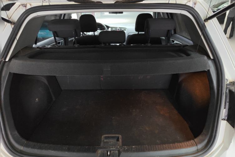 Used Volkswagen Golf 2015 1.6L Manual Fashion Edition
