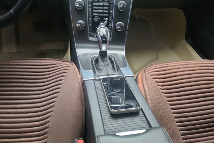 Used Volvo V60 2014 Restyled T5 Zhiya Edition
