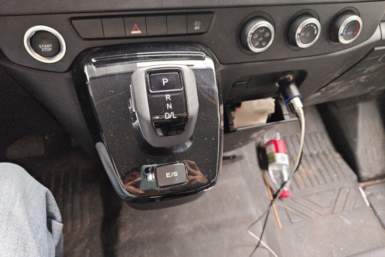 Used JMC Fushun 2025 2.0T 8AT Diesel Mid-Roof Mid-Height Commercial Multi-Purpose 7-Seater Passenger Vehicle