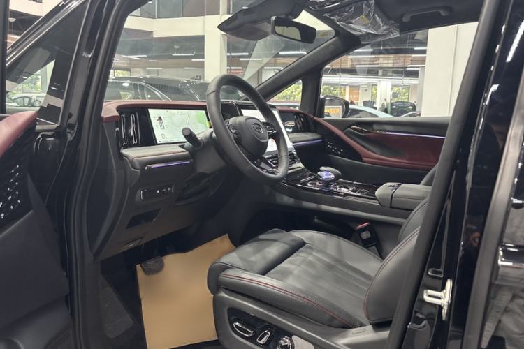 Used GAC Trumpchi M8 2025 Zongshi Series Super Hybrid Edition
