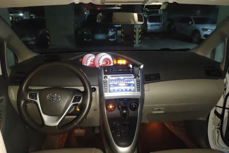 Used Toyota Verso 2014 Starlight 180E CVT Elite Edition
