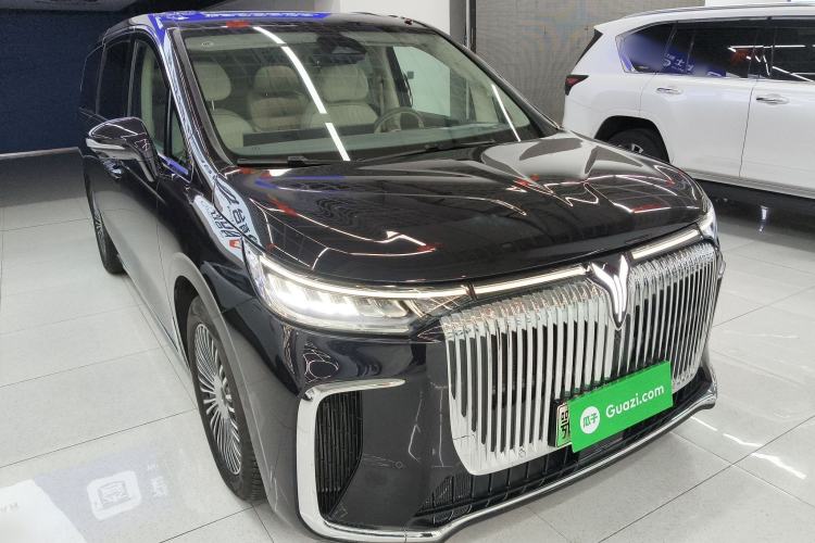 Used VOYAH Dream 2025 PHEV Four-Wheel-Drive Flagship Kunpeng Edition Front Right 45 Deg