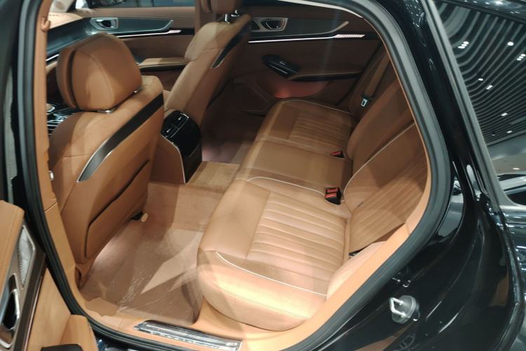 Used Hongqi H9 2025 2.0T Two-Wheel-Drive Flagship Private Enjoyment Style 5 Seats
