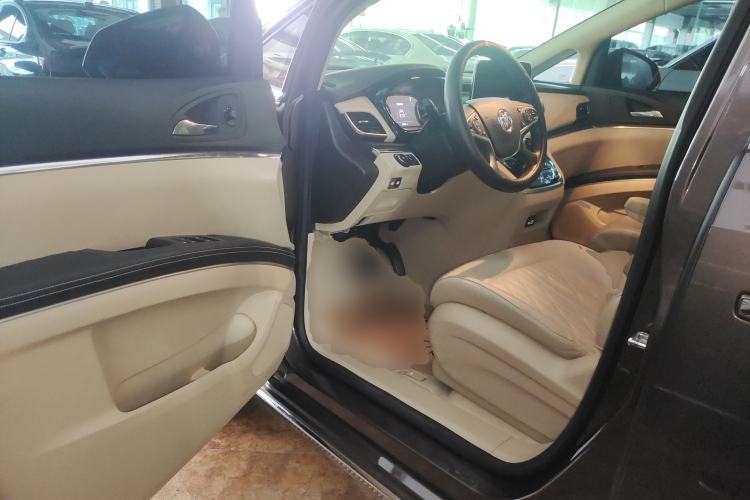 Used Buick GL8 2023 Facelifted Land Cruiser Executive Luxury Version Driver Seat