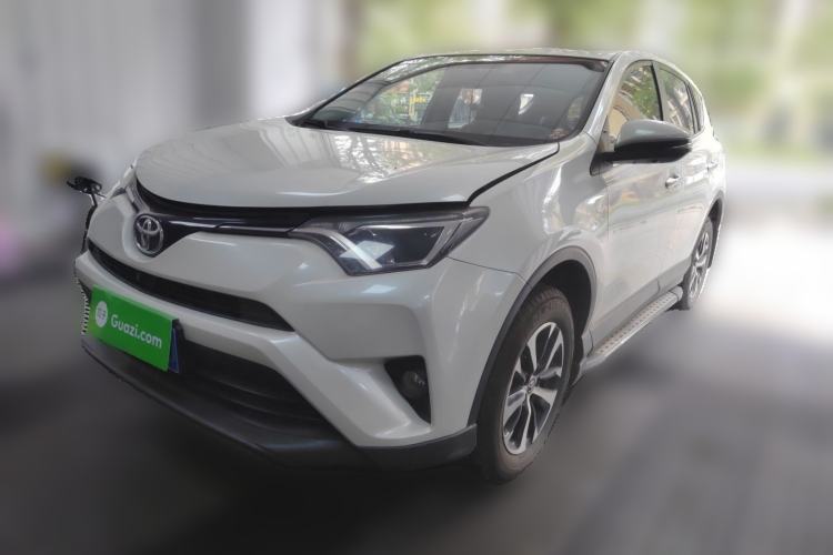 Used Toyota RAV4 2019 2.0L CVT Two-Wheel Drive Luxury Version China VI Standard