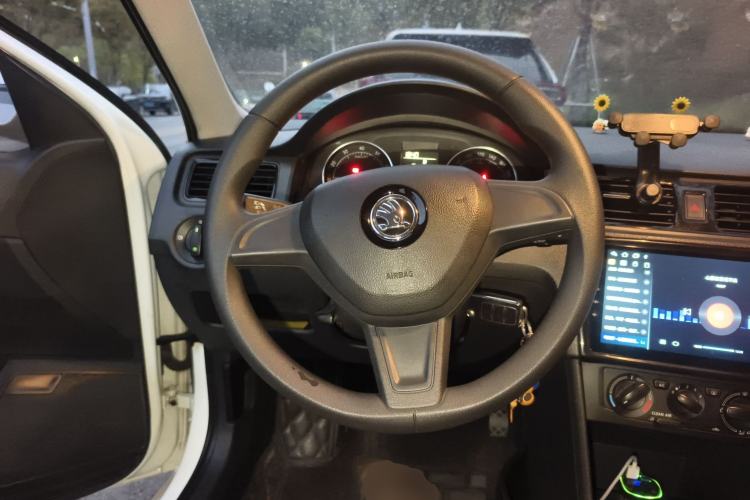 Used Skoda Rapid Spaceback 2016 Revised Version 1.4L Manual Front-Drive Edition