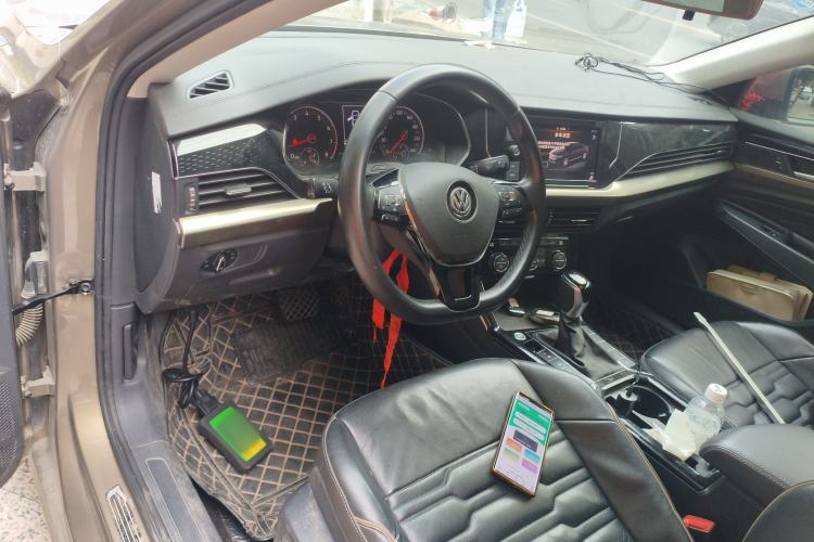 Used Volkswagen Passat 2019 330TSI Elite Edition China VI Center Console