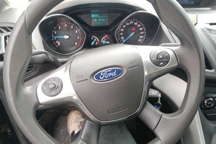 Used Ford Kuga 2015 1.5L GTDi Two-Wheel-Drive Comfort Model Steering Wheel