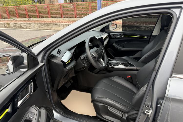 Used Roewe i5 2021 Revised Version 1.5L CVT Diamond Edition Interior 6