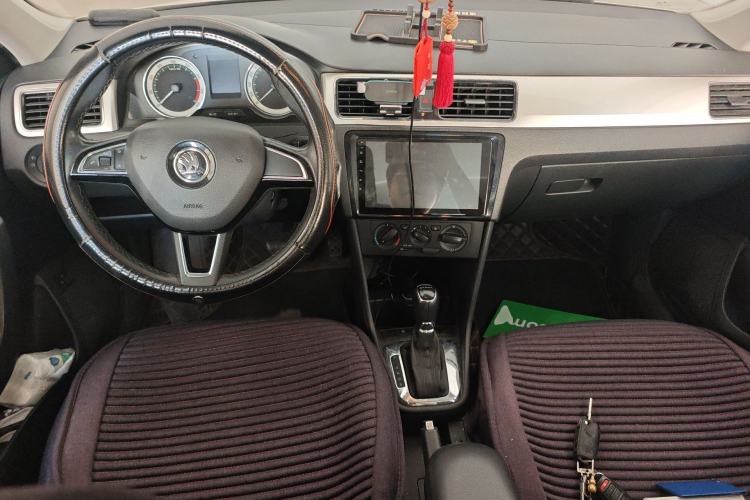 Used Skoda Rapid 2019 1.5L Automatic Comfort Edition China VI Standard Center Console