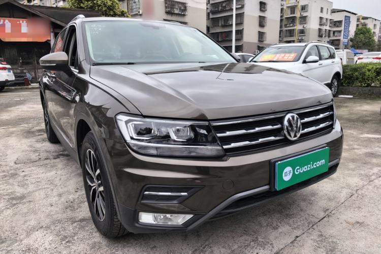 Used Volkswagen Tiguan L 2017 330TSI Automatic Two-Wheel Drive Luxury Edition Front Right 45 Deg