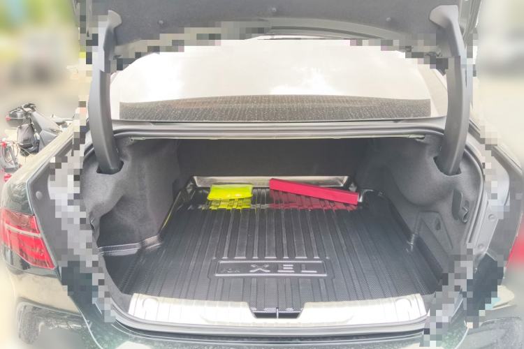 Used Jaguar XEL 2025 2.0T 250 PS R-DYNAMIC 90th Anniversary Edition Trunk