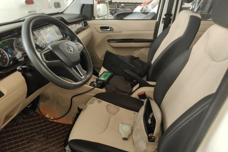Used CHANGAN KUAYUE Xing V5 EV 2021 Luxury 6-Seater Passenger Bus with Lingdian System Left Front Seat