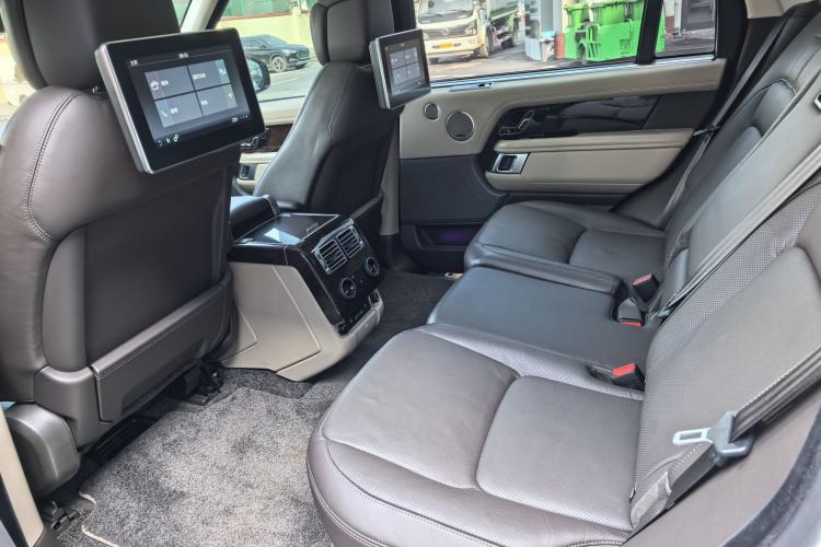 Used Land Rover Range Rover 2022 3.0 L6 400 PS Classic Extended Version