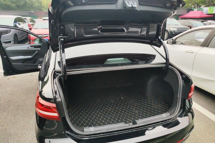 Used Volkswagen Lavida 2023 1.5L Automatic 5 Million Edition Trunk