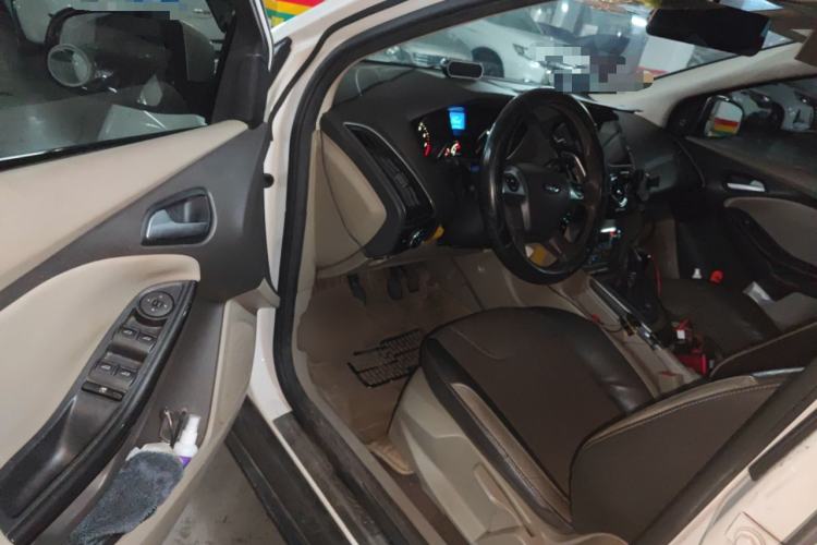 Used Ford Focus 2012 Sedan 1.6L Manual Fashion Edition
