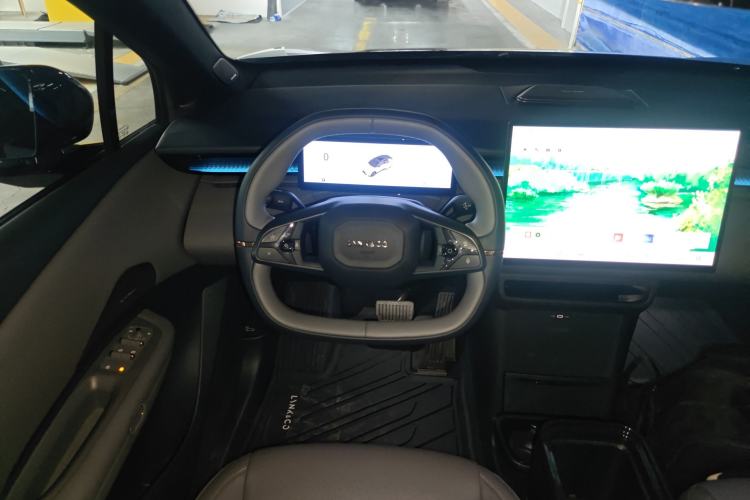 Used Lynk & Co Z20 2025 530 km Range Rear-Wheel Drive Pro Steering Wheel