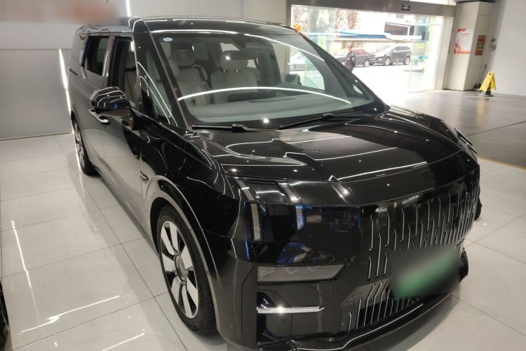 Used Zeekr 009 2022 WE Edition Front Right 45 Deg