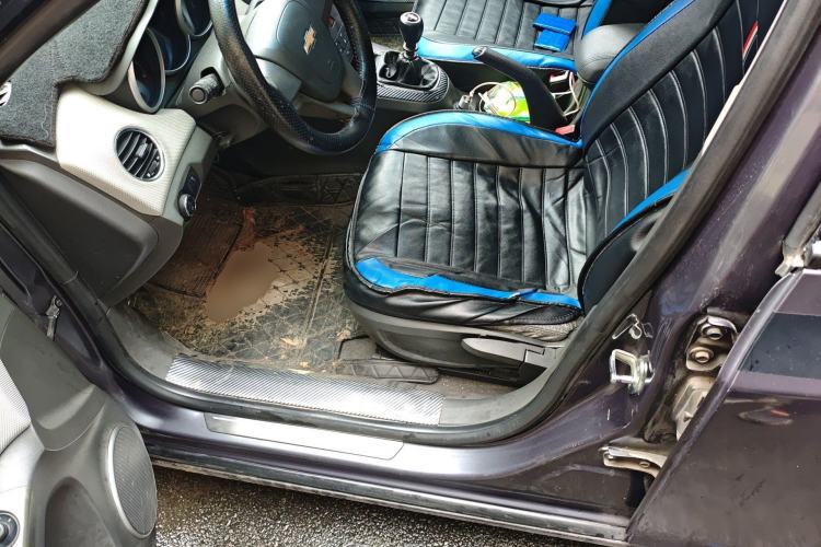 Used Chevrolet Cruze 2011 1.6L SE MT Transformers Edition Driver Seat