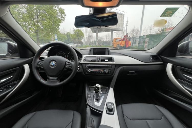 Used BMW 3 Series 2015 320i Fashion Model