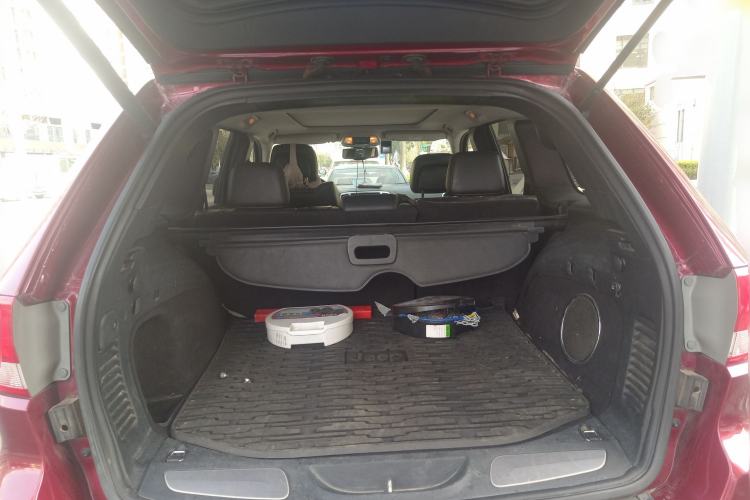 Used Jeep Grand Cherokee 2012 3.6L Flagship Navigation Edition Trunk