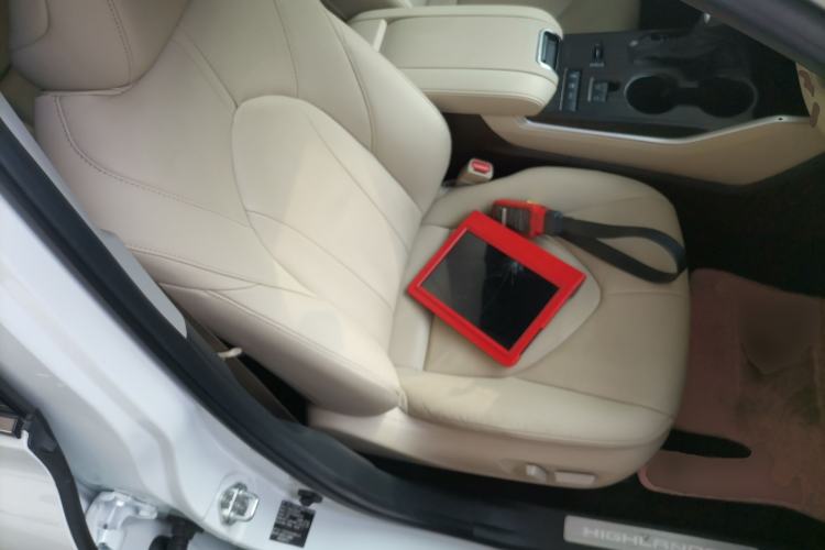 Used Toyota Highlander 2022 Dual-Engine 2.5L Four-Wheel Drive Prestige Version 7 Seats Right Front Seat