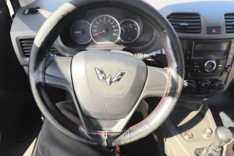 Used Wuling Hongguang 2020 1.2L S Base Model China VI LSI Steering Wheel