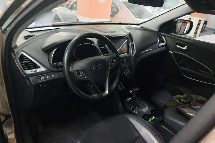 Used Hyundai Santa Fe 2013 2.4L Automatic Two-Wheel Drive Smart Version
