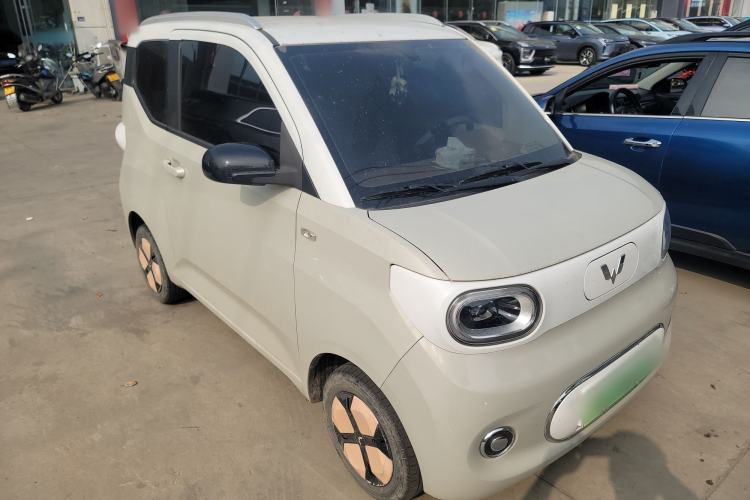 Used Wuling Hongguang MINIEV 2024 3rd Generation 215km Advanced Version Front Right 45 Deg