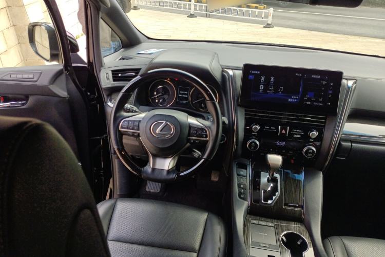 Used Lexus LM 2020 300h Four-Seat Grand Edition
