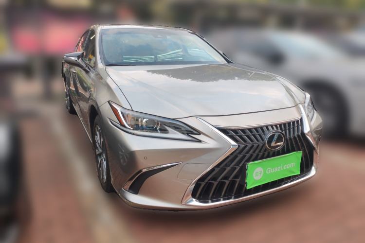 Used Lexus ES 2023 200 Excellence Edition Front Right 45 Deg