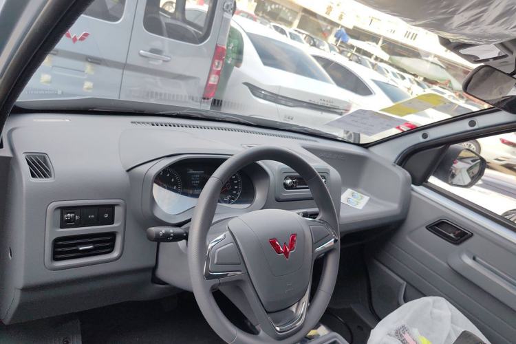 Used Wuling Yangguang 2025 Model 400km Bus Edition—Comfort Edition
