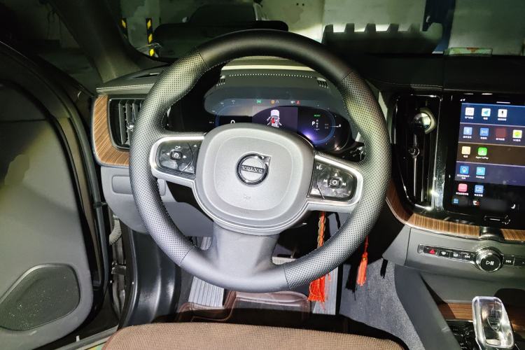 Used Volvo XC60 New Energy 2024 T8 Plug-in Hybrid Long-Range All-Wheel Drive Smart Luxury Edition
