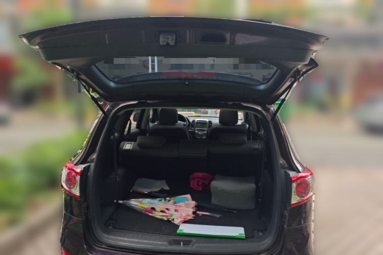 Used Hyundai Santa Fe Classic 2011 2.4 Comfort Edition 7-Seater Two-Wheel Drive