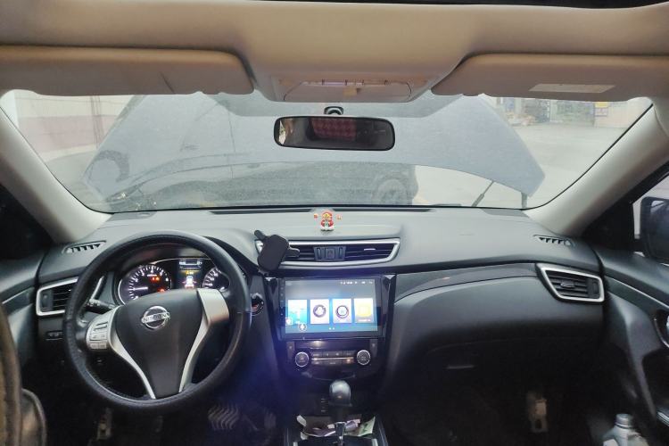 Used Nissan X-Trail 2014 2.5L CVT Luxury Edition 4WD Center Console