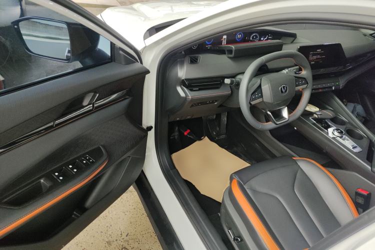 Used Changan UNI-V 2024 1.5T High-Energy Version
