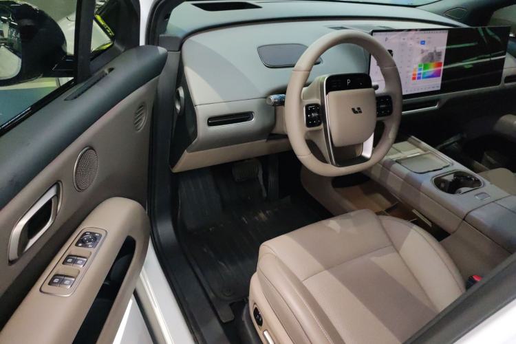 Used Li Auto i6 2025 Model Two-Wheel-Drive Standard Type
