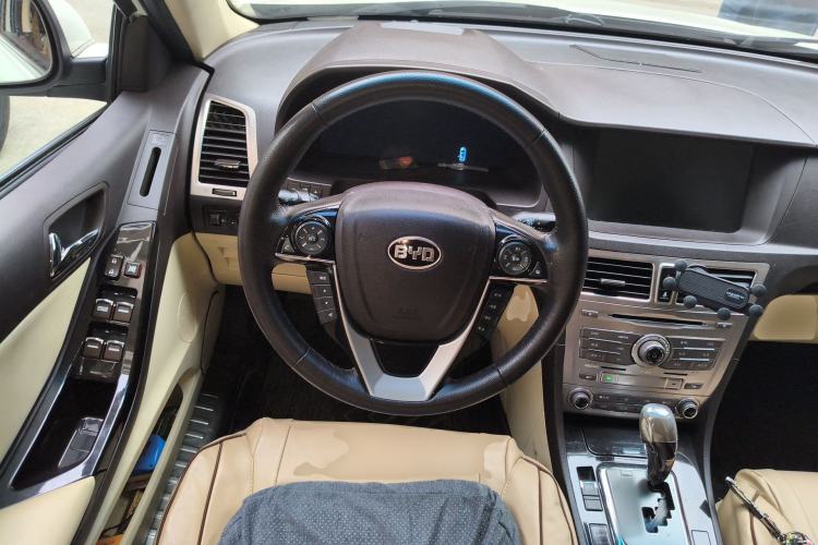 Used BYD Sirui 2013 1.5TID Automatic Prestige Model Steering Wheel