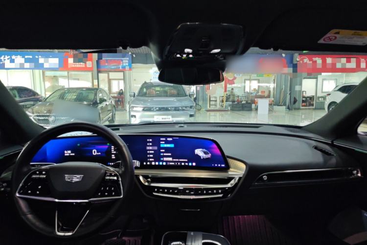 Used Cadillac LYRIQ 2024 Rear-Drive Standard Range Luxury Edition Center Console