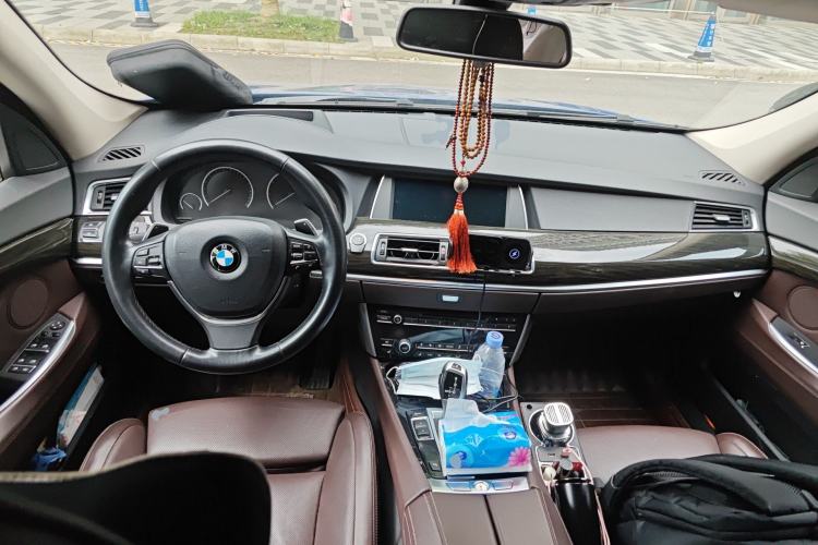 Used BMW 5 Series GT 2014 535i Luxury Edition Center Console