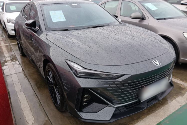 Used CHANGAN UNI-V 2022 1.5T Prestige Version Front Right 45 Deg