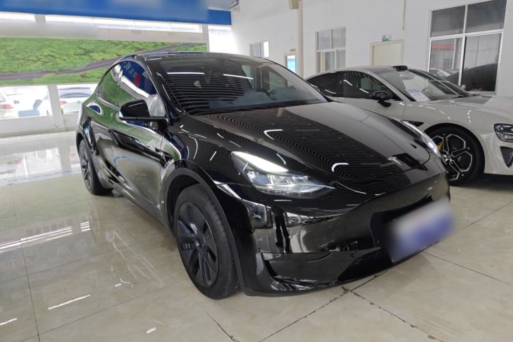 Used Tesla Model Y 2023 Rear-Wheel-Drive Version Front Right 45 Deg