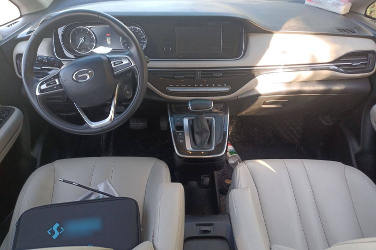 Used GAC Trumpchi M6 2021 270T DCT Elite Edition (7-seater) Center Console