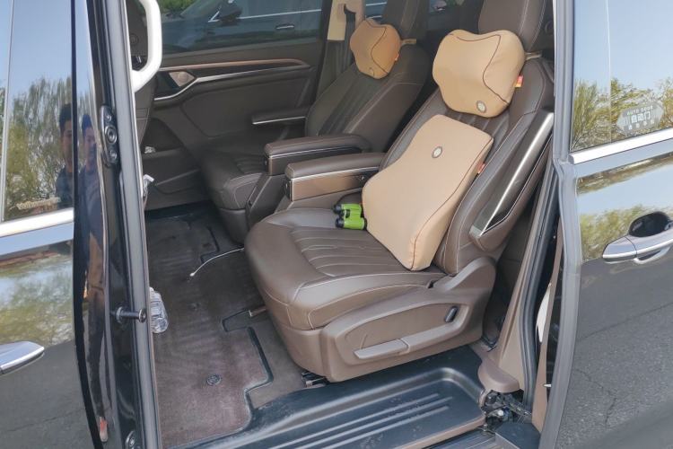 Used Volkswagen Viloran 2020 330TSI Luxury Edition Left Rear Seat