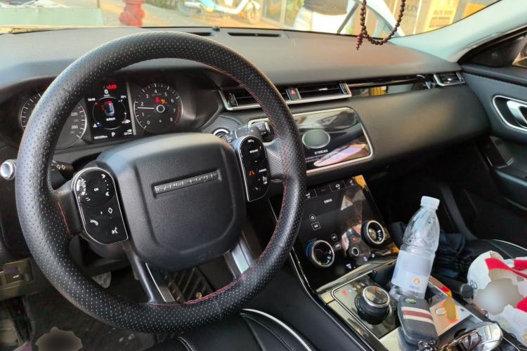 Used Land Rover Range Velar 2018 P250 S Center Console