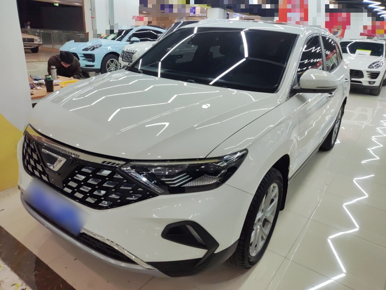 Под передней частью автомобиля