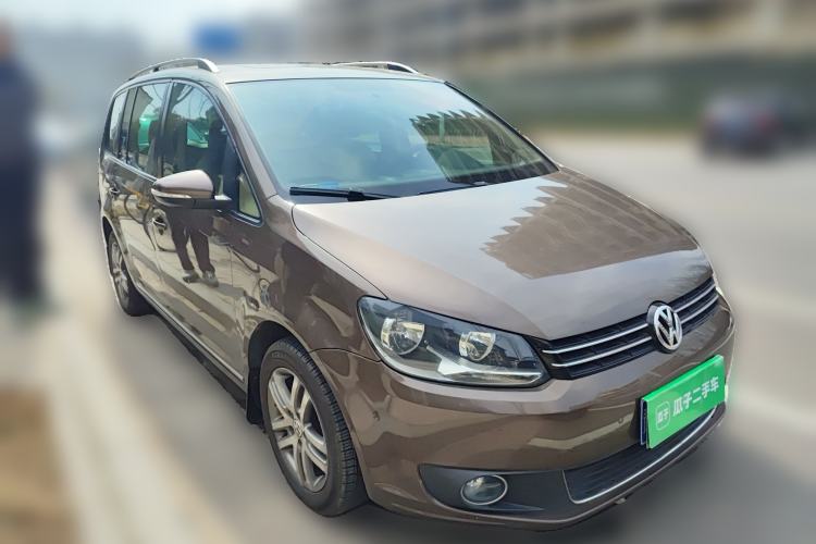 Used Volkswagen Touran 2011 1.4T DSG ZhiZhen Edition 5 Seats Front Right 45 Deg
