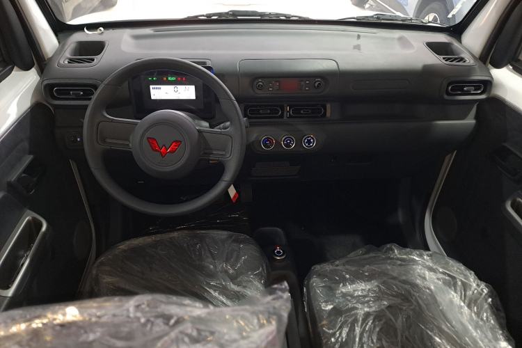 Used Wuling Zhiguang New Energy 2025 Standard Model Center Console