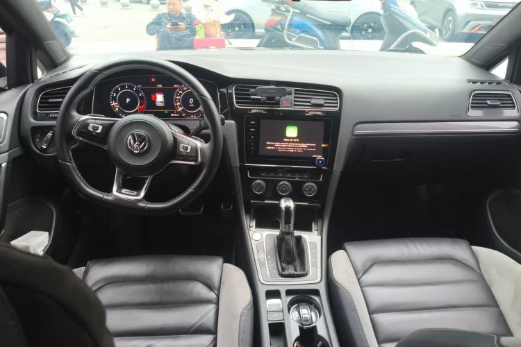 Used Volkswagen Golf 2020 280TSI DSG R-Line Version Center Console