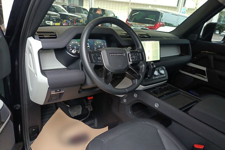 Used Land Rover Defender 2023 90 2.0T P300 SE
